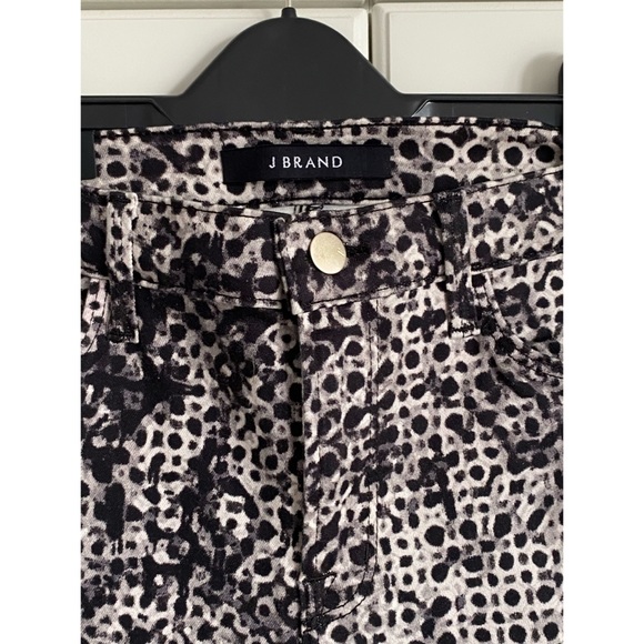 NEW J BRAND MID RISE CROPPED CAPRI JEANS - Picture 3 of 5